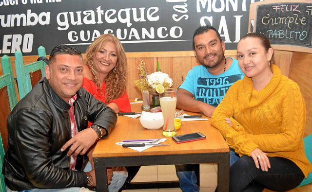 Carlos Atehortúa Becerra, Damaris Gil Marín y Mónica Ramírez Ruiz ofrecieron una comida en Changó, para felicitar a Paulo César 