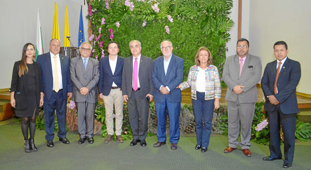 Mónica Londoño Arango, directora Cotelco Caldas; Fredy García Ramírez, presidente de la Junta Directiva de la CCMPC; Darío Gómez