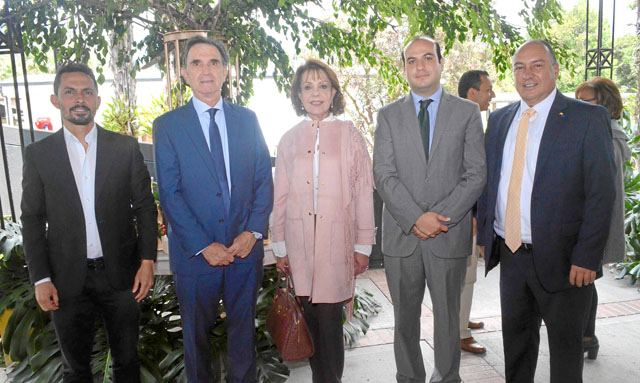David Ricardo Martínez Dallos, director de la Federación ONG de Caldas; Iván Escobar Escobar, vicerrector Académico de la Univer