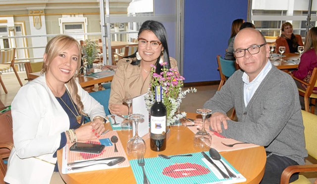 Karla Pallares Cardona, Paula Andrea Arango López y Rodrigo Arana Ayalde se reunieron por trabajo en el restaurante Planta del H