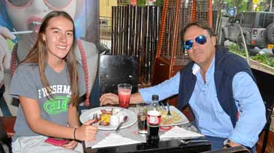 Camila Botero Montoya y Alfredo Botero Jaramillo compartieron en el restaurante Ozul.