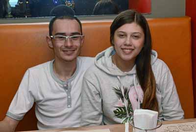 Sergio Ospina Mejía y Alejandra Sánchez Ruiz compartieron en el restaurante Buffalo Republic.