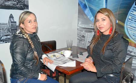 Norma Constanza García Valencia y Alejandra García Valencia se reunieron en el restaurante Ozul.