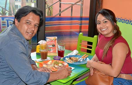 Víctor Betancur Albarán y Lorena Pulido Benavides se reunieron en el restaurante El D.F. Comida mexicana.