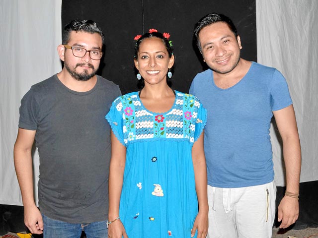 Diego Cano, Daniela Montalvo y Miguel Vásquez, integrantes del Grupo U Síijil Péepen Teatro de México.