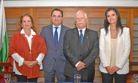 Elvira Escobar de Restrepo, presidenta del Festival Internacional de Teatro de Manizales; Lorenzo Calderón Jaramillo, presidente