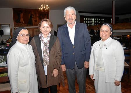 Hermana María Amanda Tangarife Rodríguez, Ana María Sanint de Armel, Gildardo Armel Arenas y hermana Elizabeth Caicedo Caicedo.