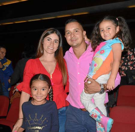 Mariana Mejía Orozco, Lorena Orozco Giraldo, Martina Mejía Orozco y Óscar Mejía Fernández.