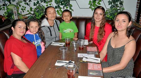 Mariluz Vásquez Soto, María José Grajales Vásquez, Nancy Carvajal López, Juan Pablo Castaño Carvajal, Eliana Castrillón Soto y M