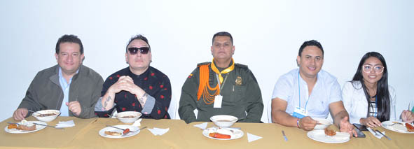 Roberto Martínez, Johans Ríos Vanegas, mayor Alexánder Valencia Velásquez, José Alexánder Rodríguez y Daniela Torres Morimitsu.