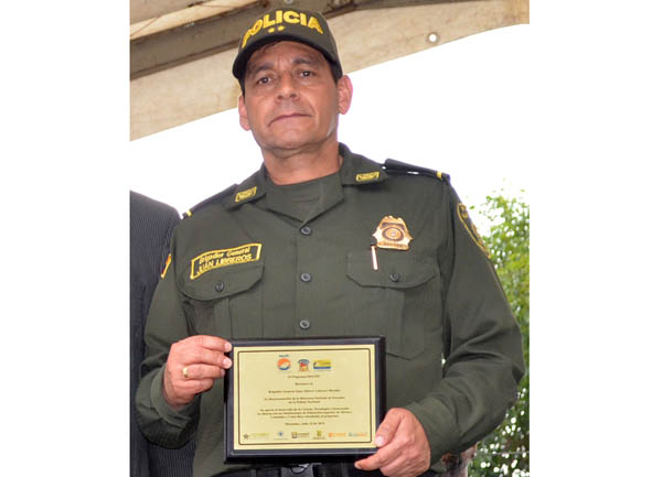 El brigadier general Juan Alberto Libreros Morales, quien representa a la Dirección Nacional de Escuelas de la Policía Nacional,