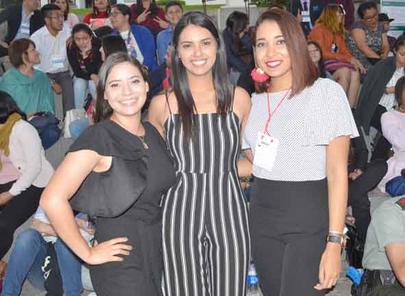 Andrea Mota Torres, Kethzia Castillo Romero y Mara Clara Estremor Lecompte.
