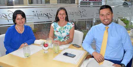 En Spago se reunieron Patricia Varela Cifuentes, Mónica Gómez Gómez y Miguel Osorio Ramírez.