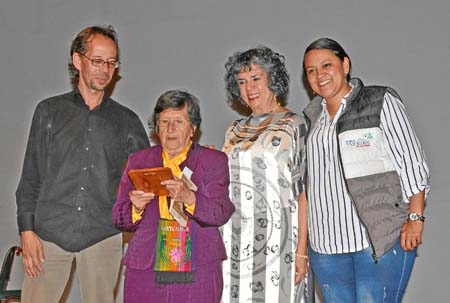 Carlos Mario Uribe, director de la Fundación La Nave de Papel, organizadora del Festival; Dorian Hoyos Parra, Gloriamaría Medina