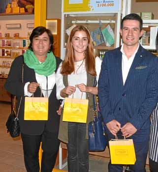 Adriana Mejía Sánchez, Irene Mejía Robledo y Federico Jaramillo Robledo.