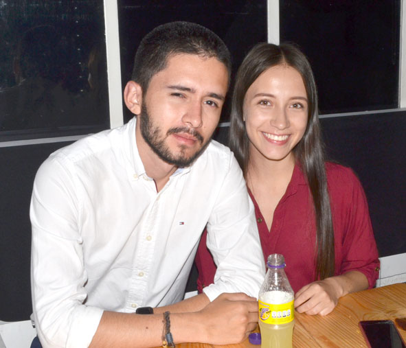 En el restaurante Chilli se citaron para comer los novios Juan Camilo Agudelo Orozco y María Alejandra García Castaño.