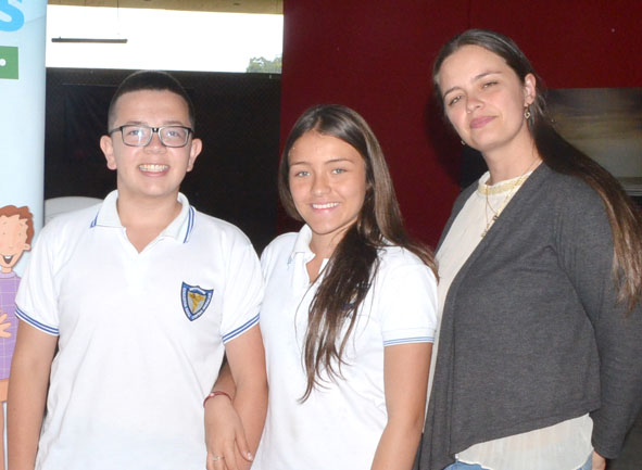 Johan Sebastían Arango Aguirre, Julieth Andrea Salazar Arroyave y Ángela María Echeverry Zuluaga. 