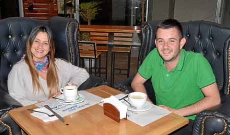 Nolvia Delgado Alzate y Juan Camilo Giraldo Delgado almorzaron en el restaurante El Dauntaun. 