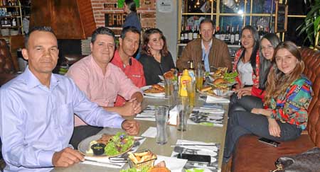 Los amigos Andrés Ramírez, Sebastián Calle Velásquez, Carlos Eduardo González Buriticá, María Camila Martínez, Víctor Hugo Tabar