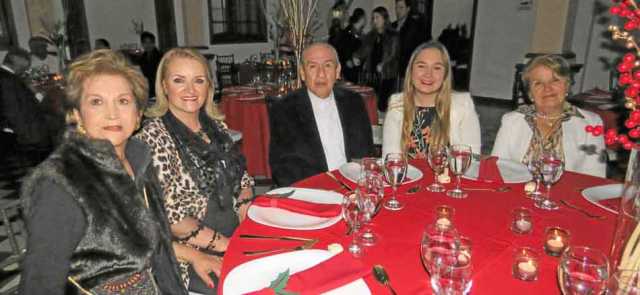 Ángela Rivas de García, Martha Lucía Quintero Mejía, Hernán Valencia Ocampo, Luisa Fernanda Ruiz Quintero y Ligia Quintero Mejía