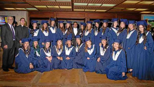 Jorge Ramírez Valencia, director del grupo; Carlos Arley Álvarez Blandón, rector del LANS, y Luis Alfredo Serna Gómez, capellán 