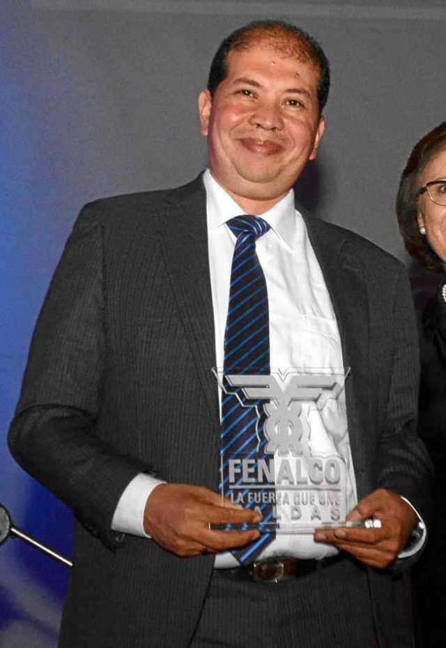 Mario Andrés Valencia Díaz, de Sigma Ingeniería, recibió la distinción Lealtad comercial.