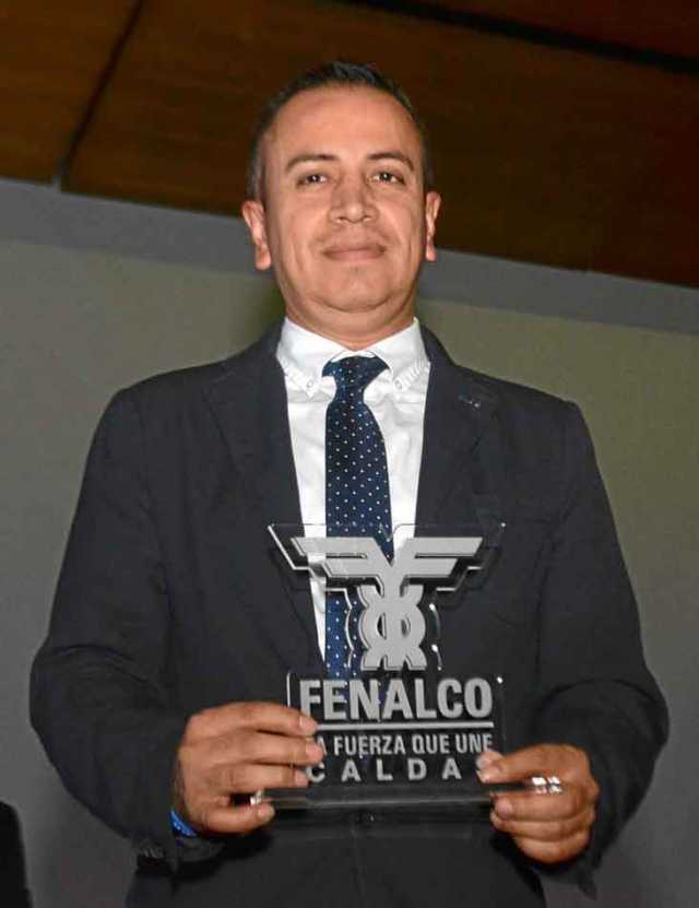 Aguas de Manizales fue distinguida con la placa Impacto en el territorio, que recibió Germán Gustavo Ruge.