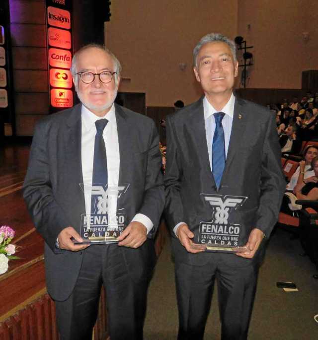 El reconocimiento de Gratitud Perenne lo recibieron el gobernador de Caldas, Guido Echeverri Piedrahíta, y Juan Carlos Gómez Mon