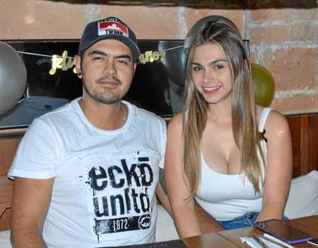 Para celebrar el cumpleaños de Sebastián Buitrago Rendón, su novia, Angélica López Zuluaga, ofreció una comida en Komo Asian Con