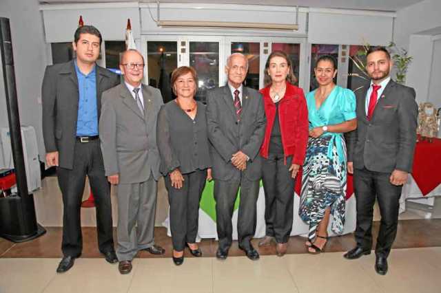 Marina Jiménez Buitrago entregó a Germán Conde Betancur la banda como nuevo presidente de la SMPM. La nueva junta directiva qued