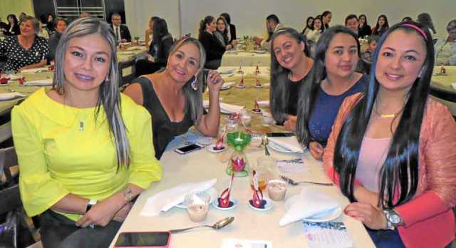 Sandra Milena Vanegas García, María Doris Orozco Muñoz, María Angélica Gómez Largo, Daniela Hernández Espitia y Victoria Murillo