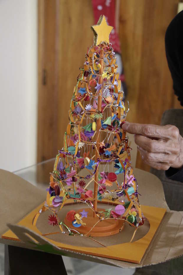 árbol de navidad en papel