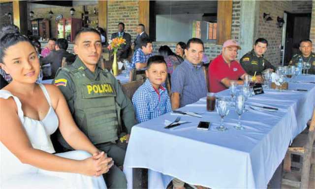 Evento de celebración de Acción de Gracias, ofrecido por la Hacienda Ecológica Loma Fresca