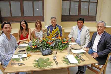 Felipe Sierra, Estefanía Sierra, Liliana Martínez de Sierra, Luis Emilio Sierra, Ignacio Alberto Gómez y Ángelo Quintero.