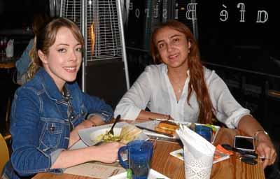 En el restaurante Artesá compartieron Mariana Vanegas Orrego y Mónica Andrea Cardona Castañeda.