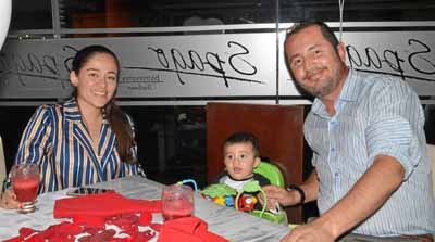 En el restaurante Spago celebraron ocho años de matrimonio Paula Andrea Calle Patiño y William Oswaldo López Zapara, y los ocho 