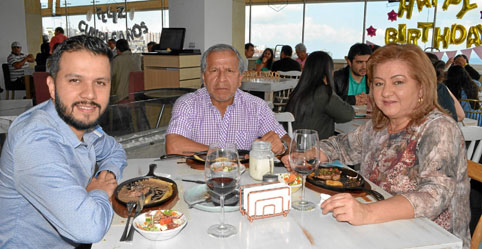 En el restaurante La Azotea se reunieron Juan David Idárraga Quiceno, Germán Idárraga Pérez y Gloria Inés Quiceno Toro.