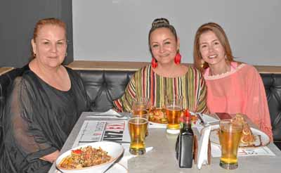 En el restaurante Keisaki se reunieron María Orffa Cardona Cardona, Diana Patricia Pamplona López y Paola Andrea Serna Londoño.