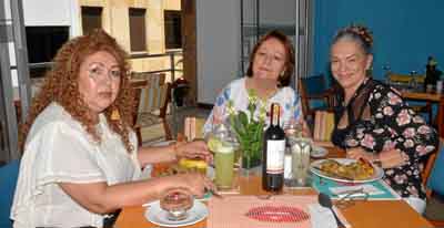 Elisa Jiménez Sánchez, Mayola Gómez Salazar y Lola Giraldo Gómez se reunieron en el restaurante Planta del Hotel Pop Art Hotel L