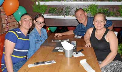 En el restaurante La Patatería se reunieron Jesús Borroneo Arroyave, Alexandra Borroneo Arroyave, Mario Borroneo Petrilli y Alex