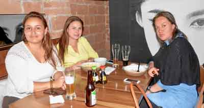En el restaurante Komo Asian Concept se reunieron Marcela Zuluaga Londoño y Olga Lucía Tovar Aguirre para celebrar el cumpleaños
