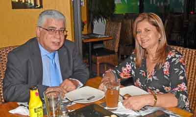 Ramón Alfredo Correa Ospina celebró el cumpleaños de su esposa, Luz Marina Ceballos López, en una comida en el restaurante Eñe.