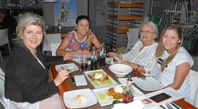 En el restaurante Alto Pasti Trattoria almorzaron Bibiana Álvarez Vélez, María Jaramillo Álvarez, Beatriz Arias de Jaramillo y C