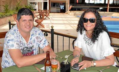 Alejandro Echeverri Betancourth y Lina Margoth Giraldo Franco compartieron en un almuerzo en el Club Manizales.