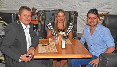 En un almuerzo en el restaurante Dantaun se reunieron Jesús Antonio Bermúdez Salazar, María Janeth Galvis García y Juan Camilo B