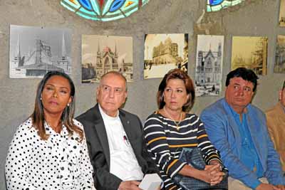 Carmen Inés Vásquez Camacho, presbítero Octavio Barrientos Gómez, Adriana Gutiérrez Jaramillo e Ignacio Alberto Gómez Alzate.