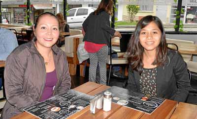 Ángela Marcela Montilla Villota y Luisa Fernanda Montilla Villota compartieron en un almuerzo en el restaurante San Juan.