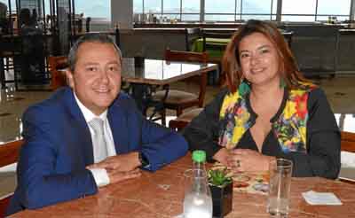Juan Carlos Saavedra y Paola Gómez Hoyos se reunieron en un almuerzo de trabajo de Oldmutual en el Club Manizales.