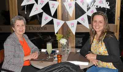 A Lucy Afanador Contreras la homenajeó su hija, Adriana Afanador Contreras, por su cumpleaños con una comida en el restaurante L