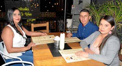 Olga Cecilia Hernández Soto y James Arango Gallego ofrecieron una comida en el restaurante La Patatería para celebrar el cumplea